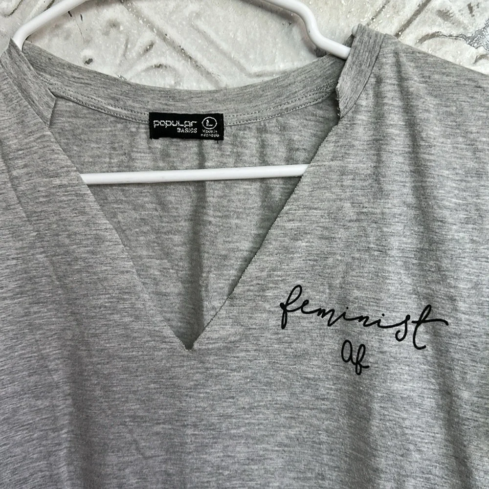 Feminist AF vneck crop - Picture 3 of 5
